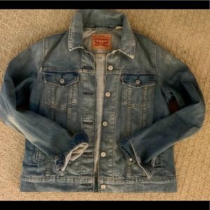 Women’s Levi’s denim jacket